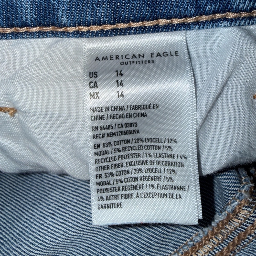 American Eagle Women’s Sz 14 Mom Shorts Denim Jean Distressed Stretch - Picture 6 of 7